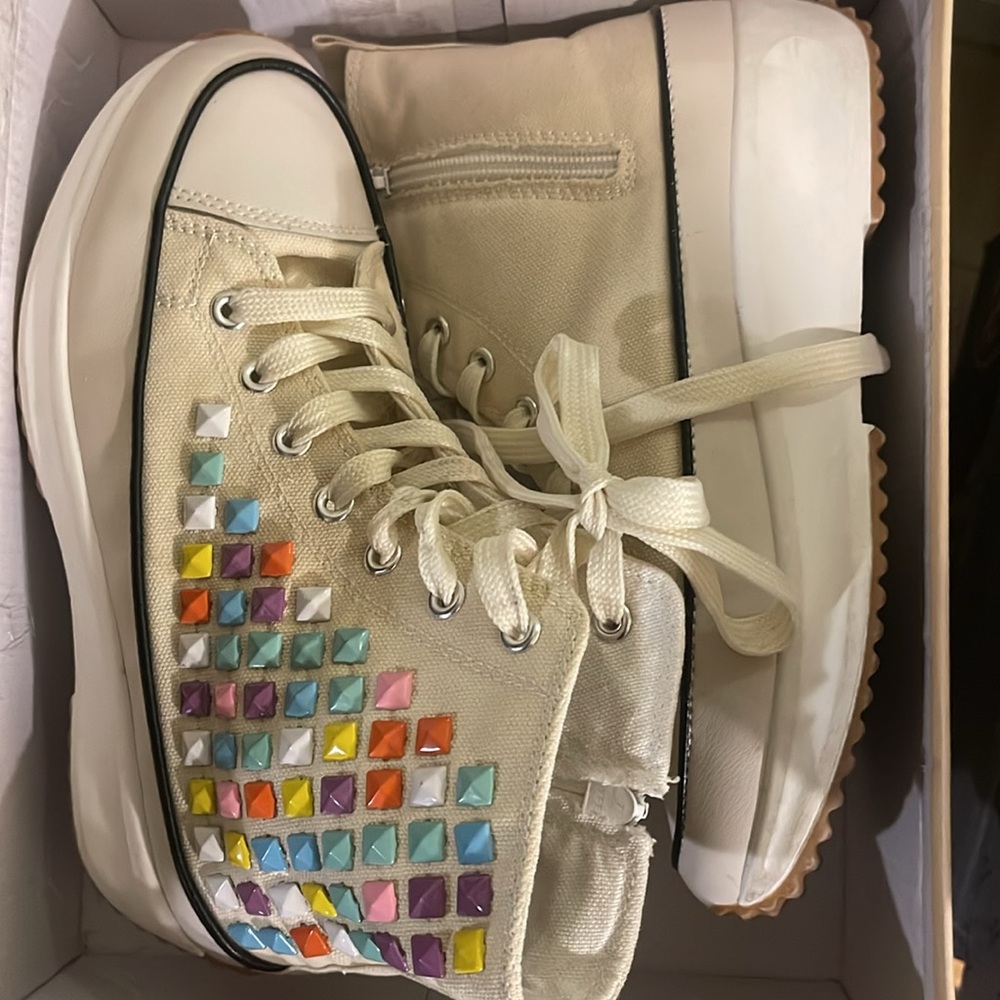 Yoki Canvas sneakers. EUC